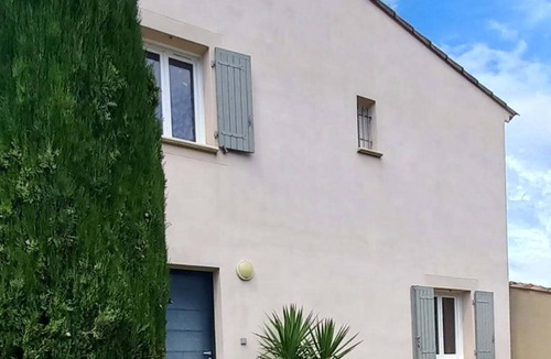 Pierrevert House | House with terrace & garden
