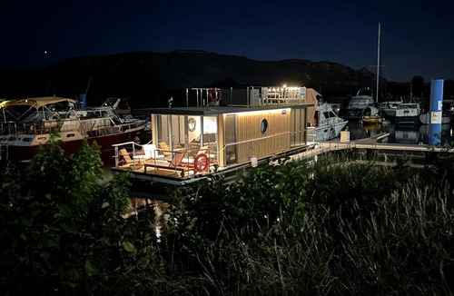 Valence Boat Rental | « HouseBoat » Luxe Spa Rooftop Rhône Valence