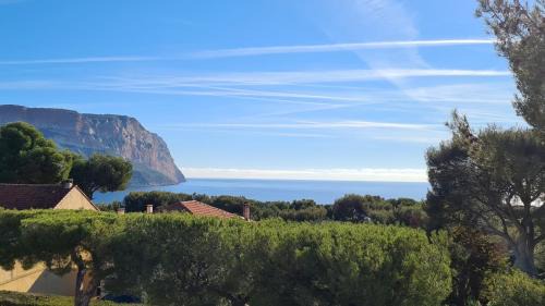Cassis Hotel | HPC Suites - Cassis Centre - Parking Securisé et Piscine Chauffée