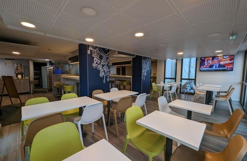 Clermont-Ferrand Hotel | Ibis Budget Clermont Ferrand - Le Brezet - Aeroport