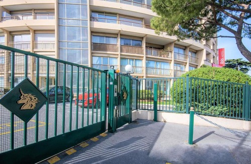 Cannes La Bocca Hotel | ibis Cannes Plage La Bocca