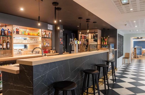 Bron Hotel | ibis Lyon Est Bron