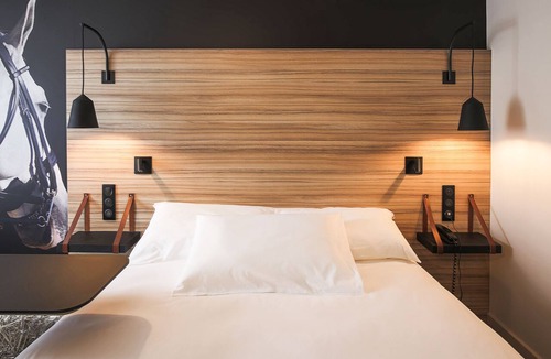 Laval Hotel | ibis Styles Laval Centre Gare