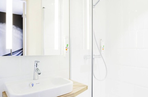 Laval Hotel | ibis Styles Laval Centre Gare
