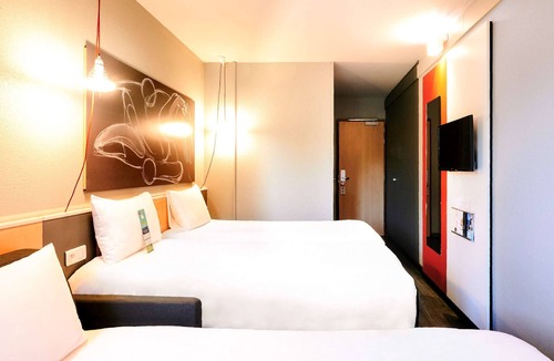 Yves Farge - Le Fleuve Hotel | ibis Styles Lyon Gerland