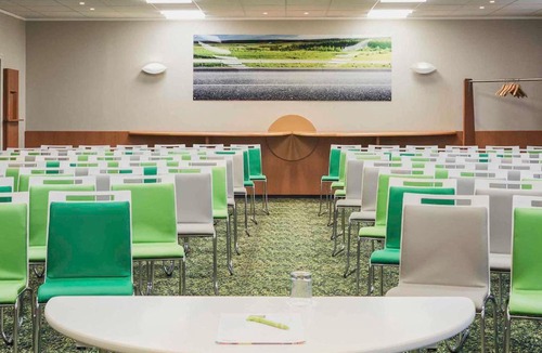Vitrolles Hotel | ibis Styles Marseille Aéroport