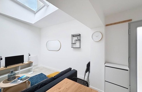 Sablon - Trudaine Apartment | Ideal group building - Near train station (19 people)