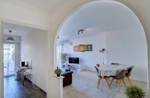 Cannes City Centre Apartment | IMMOGROOM- Spacious- Large terrace - bright - A/C- Center- CONGRESS/BEACHES