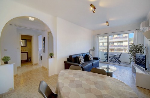 Cannes City Centre Apartment | IMMOGROOM- Spacious- Large terrace - bright - A/C- Center- CONGRESS/BEACHES