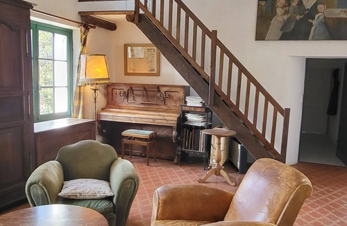 Annot House | In a quiet, green setting, pretty Provencal country house