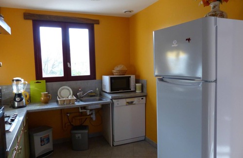 Dompierre-sur-Besbre Cottage | Independent Cottage Near Le PAL with Wifi and Pets Allowed
