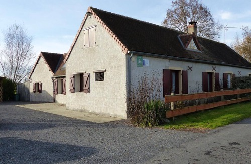 Dompierre-sur-Besbre Cottage | Independent Cottage Near Le PAL with Wifi and Pets Allowed