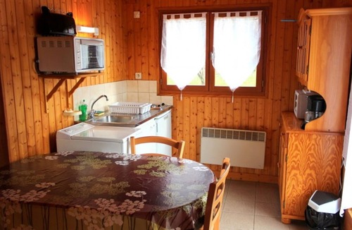 Mesples Cottage | Independent chalets with garden and children's games