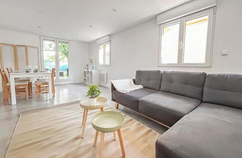 Saint-Bonnet-de-Mure Apartment | Jardin calme à 30min de Lyon