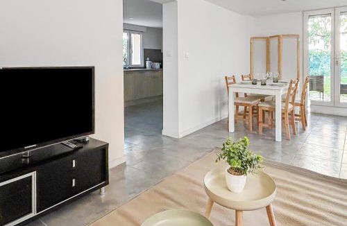 Saint-Bonnet-de-Mure Apartment | Jardin calme à 30min de Lyon