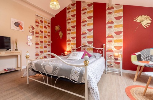 Plumelin House | Jardins De La Cantine - l'entre Deux with Shared Pool, Shared Terrace and Wi-Fi