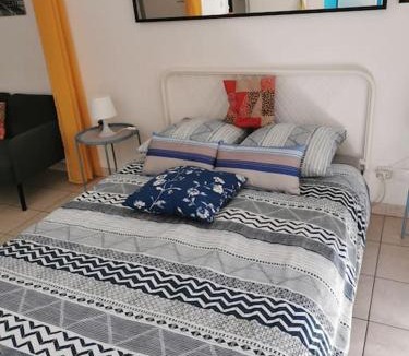 Saint-Lambert Apartment | Joli studio terrasse dans quartier saint victor