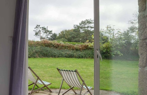 Lampaul-Ploudalmezeau Ski Chalet | Kerdibis - Charming Britain house near the sea