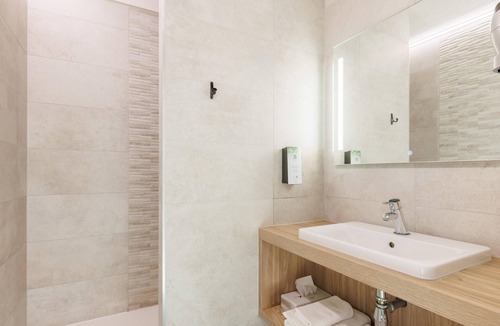 Riom Hotel | Kyriad Clermont Ferrand Nord - Riom