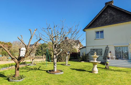 Ploubalay Apartment | L'Armor rated 2 stars near Dinard