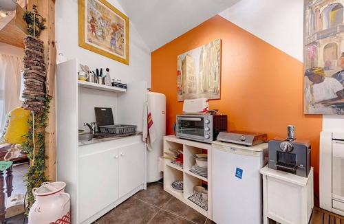 Porspoder Bed & Breakfast | L'Atelier - Loft-Style Studio in Porspoder, 100 m from the Beach, Bedroom & Spacious Living Area