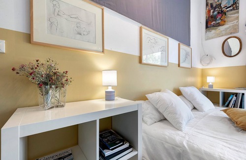 Porspoder Bed & Breakfast | L'Atelier - Loft-Style Studio in Porspoder, 100 m from the Beach, Bedroom & Spacious Living Area