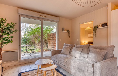 Bron Apartment | L’Atmosphère – Agréable T2 avec terrasse – 2 pers – Tram T5