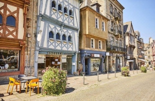 Guingamp House | "L'authentique", Breton house - Guingamp center