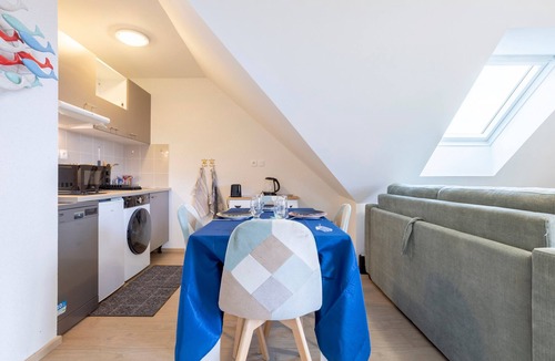 Guilvinec Apartment | “L'Eclose - Les Korrigans” Apartment with Shared Pool, Garden & Wi-Fi – Near GR34
