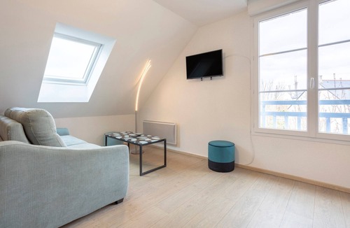 Guilvinec Apartment | “L'Eclose - Les Korrigans” Apartment with Shared Pool, Garden & Wi-Fi – Near GR34