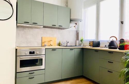 Quartier des Eaux-Claires Apartment | L'Écrin - 2 Bedrooms - Large free parking & Close to Tram