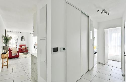 Grigny Apartment | L'Eden Urbain Proche Lyon, Terrasse, BBQ et Parking