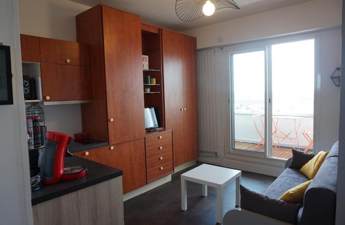 Bourg-l'Eveque Apartment | L'Horizon, studio tout confort, vue panoramique