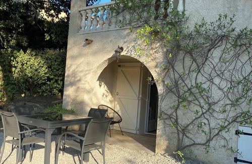 Valescure Apartment | L'instant studio garden level sleeps 4