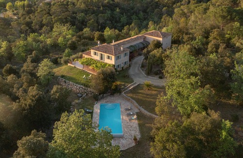 Correns Villa | La Bastide de Correns - Charming Family Retreat