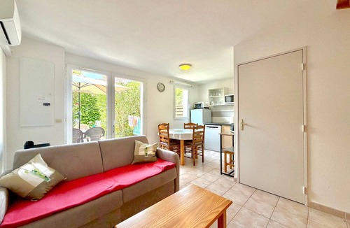 Calvisson Apartment | La cachette du mas, 4 guests, Pool in Calvisson