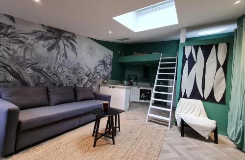 Riom Apartment | La Canopée