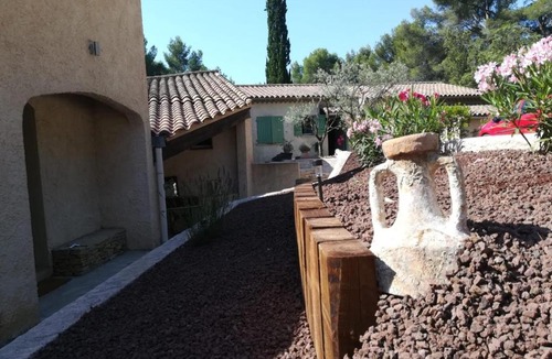Le Castellet Cabin | La Carmagnole