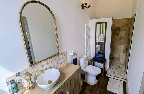 Bourdeilles Bed & Breakfast | La Chambre Royale - Domaine de la Dordrona
