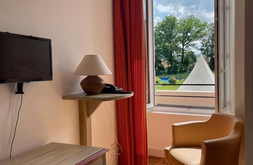 Saint-Etienne-de-Maurs Hotel | La Chatelleraie
