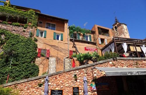 Roussillon Apartment | La Dame Au Balcon