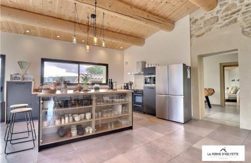 Toulaud House | La Ferme d'Helyette
