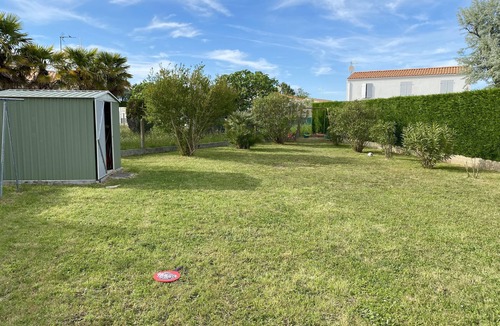 Le Chateau-d'Oleron Villa | La Fleur des Marais - Comfortable house in a quiet area, large garden & swing