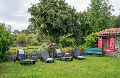 Saint-Christophe-du-Ligneron House | Large nature gite with indoor pool, fishing pond