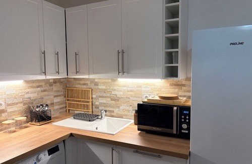 La Garde Apartment | La Garde, Refurbished - ideal location, sleeps 8