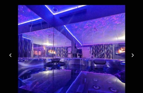 Moyen-Vernet Apartment | La Gold Room jacuzzi et sauna