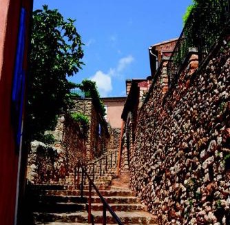 Roussillon Apartment | La goutte d'or
