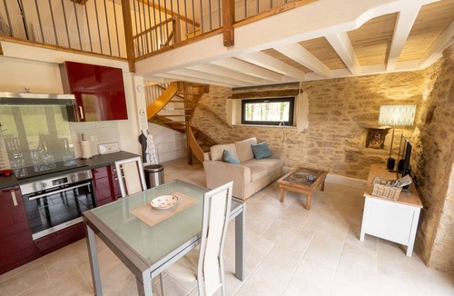 Concots House | La Grange - A Peaceful Place in the Forest
