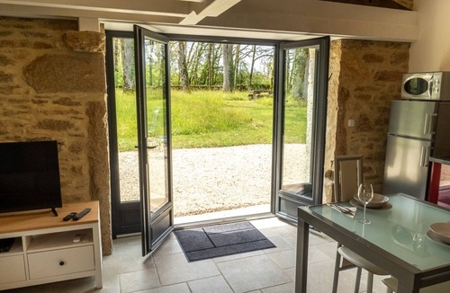 Concots House | La Grange - A Peaceful Place in the Forest