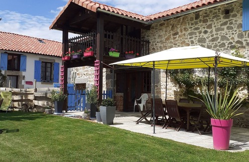 Saint-Estephe Cottage | La Grange, charming spacious 5 bedroom Gite in Saint-Estephe 24360 Dordogne